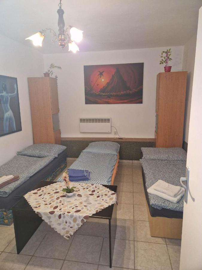 Ubytovanie V Sukromi Dolne Plachtince Esterno foto
